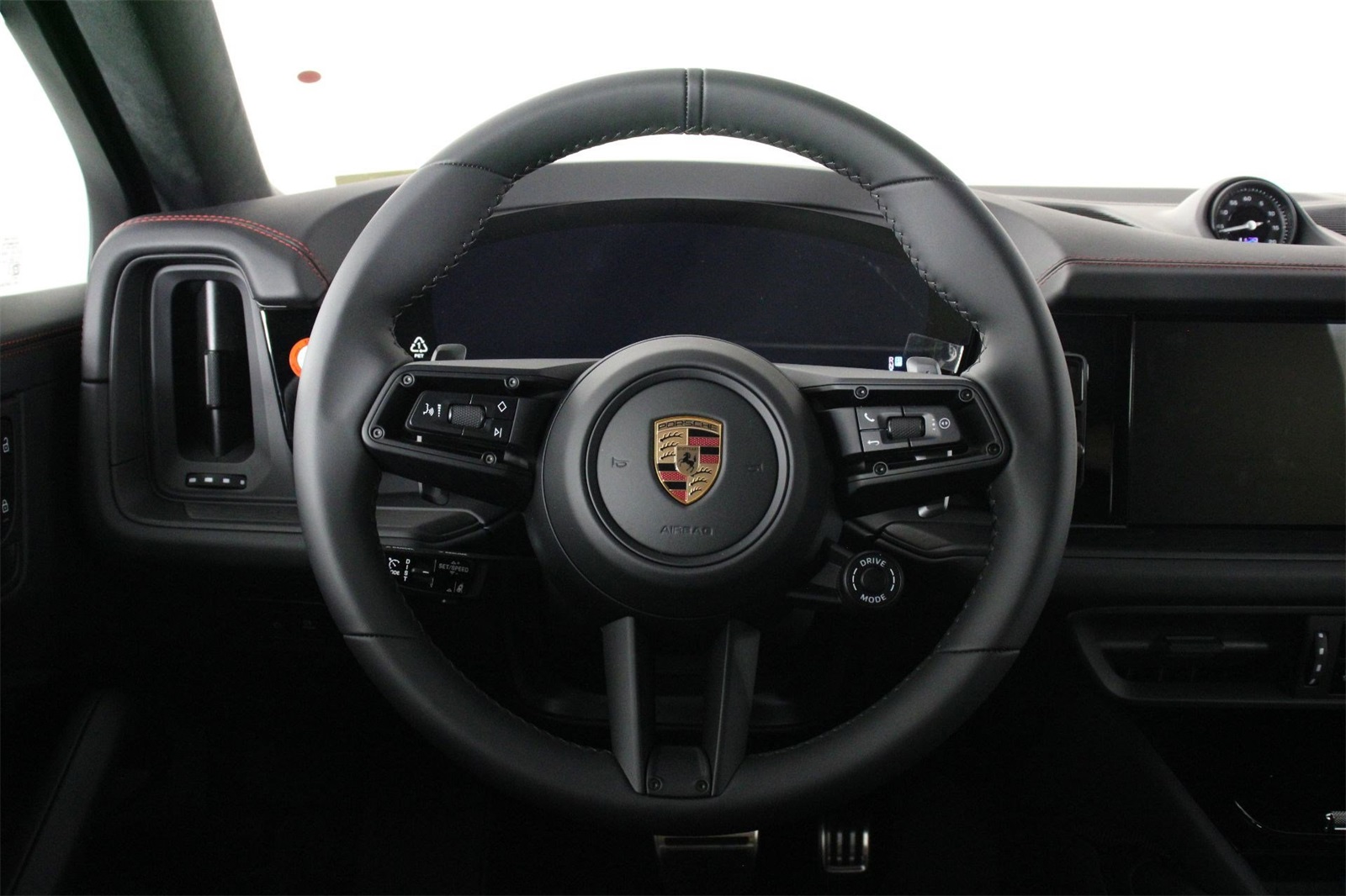 2025 Porsche Cayenne GTS photo 12