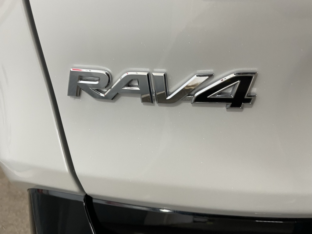 2024 Toyota RAV4 Hybrid SE photo 21