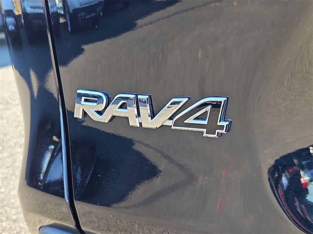 2023 Toyota RAV4 Hybrid XLE photo 29
