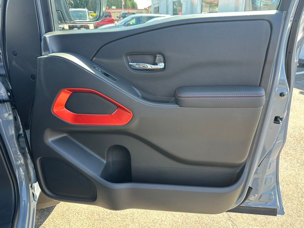 2025 Nissan Frontier PRO-4X photo 21