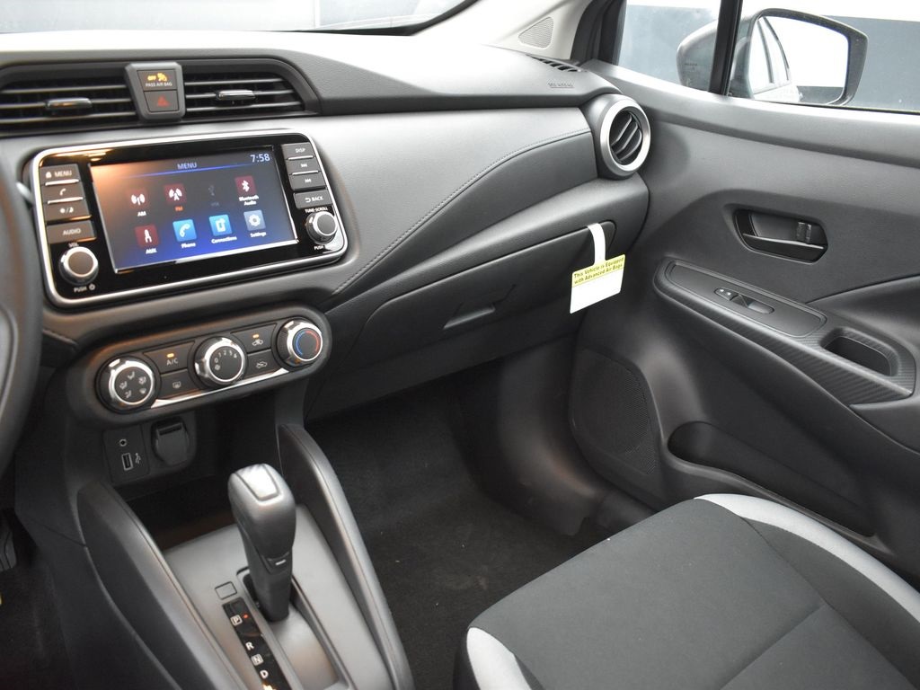 2025 Nissan Versa 1.6 S photo 26