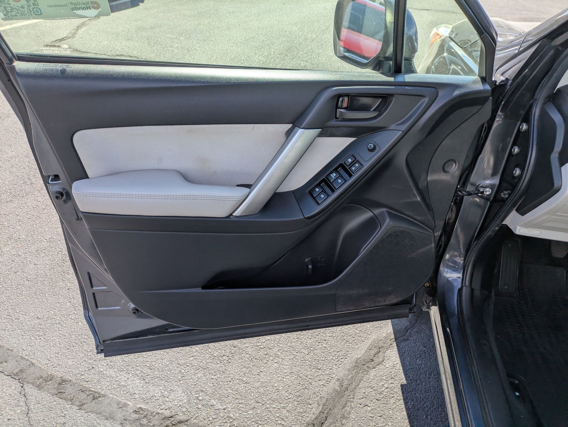 2016 Subaru Forester 2.5i Premium photo 11