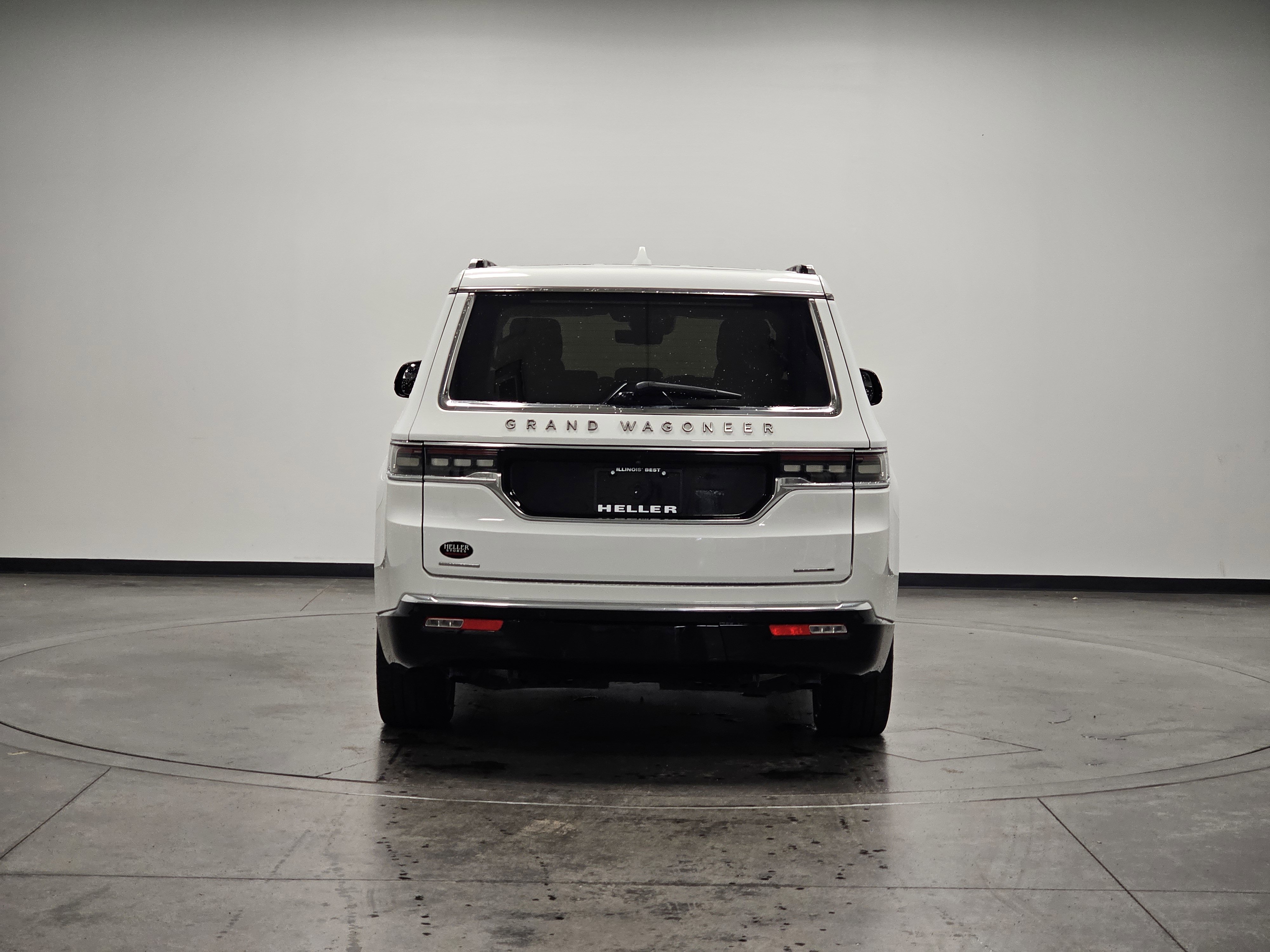 2023 Jeep Grand Wagoneer III photo 3