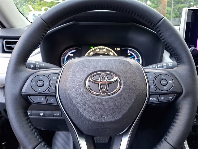 2025 Toyota RAV4 Hybrid XLE photo 13