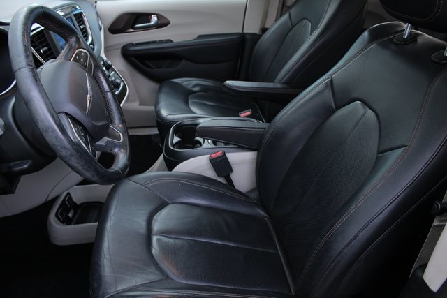 2018 Chrysler Pacifica Touring L photo 14