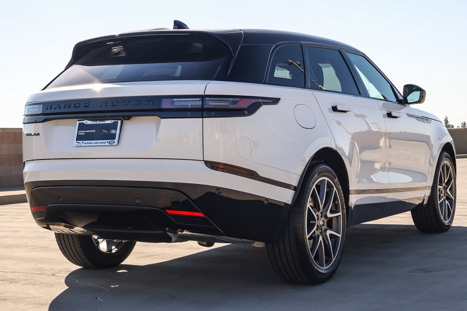 2026 Land Rover Range Rover Velar SE photo 2