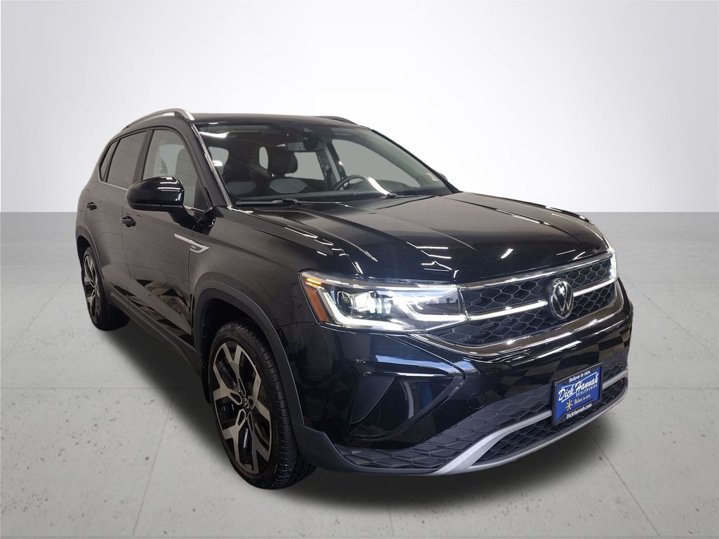 2023 Volkswagen Taos SEL photo 2