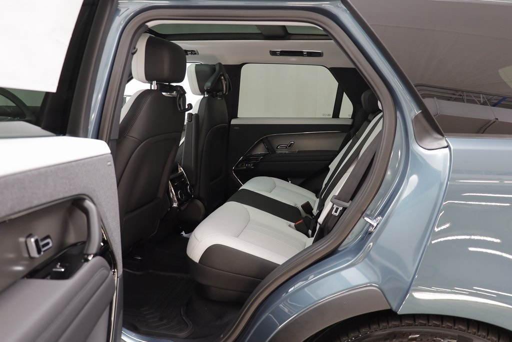 2025 Land Rover Range Rover Sport SE photo 13