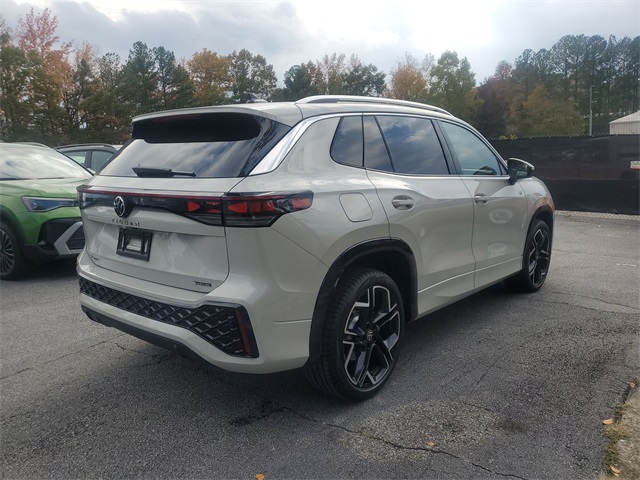 2026 Volkswagen Tiguan SEL R-Line photo 3