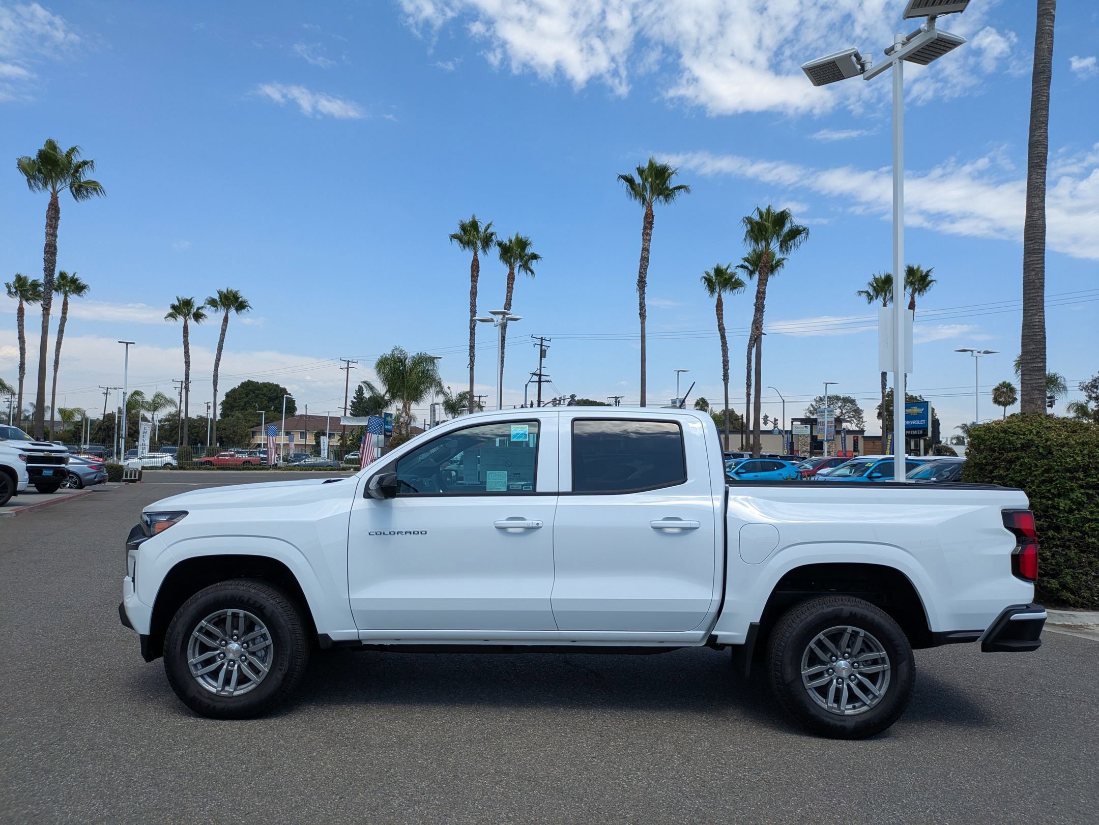 2025 Chevrolet Colorado Work Truck LT photo 2