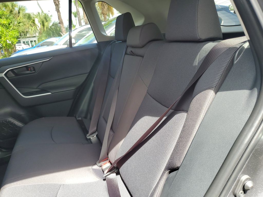 2025 Toyota RAV4 Hybrid LE photo 14