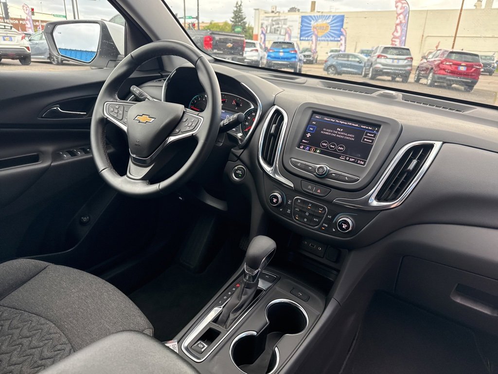 2024 Chevrolet Equinox LT photo 31