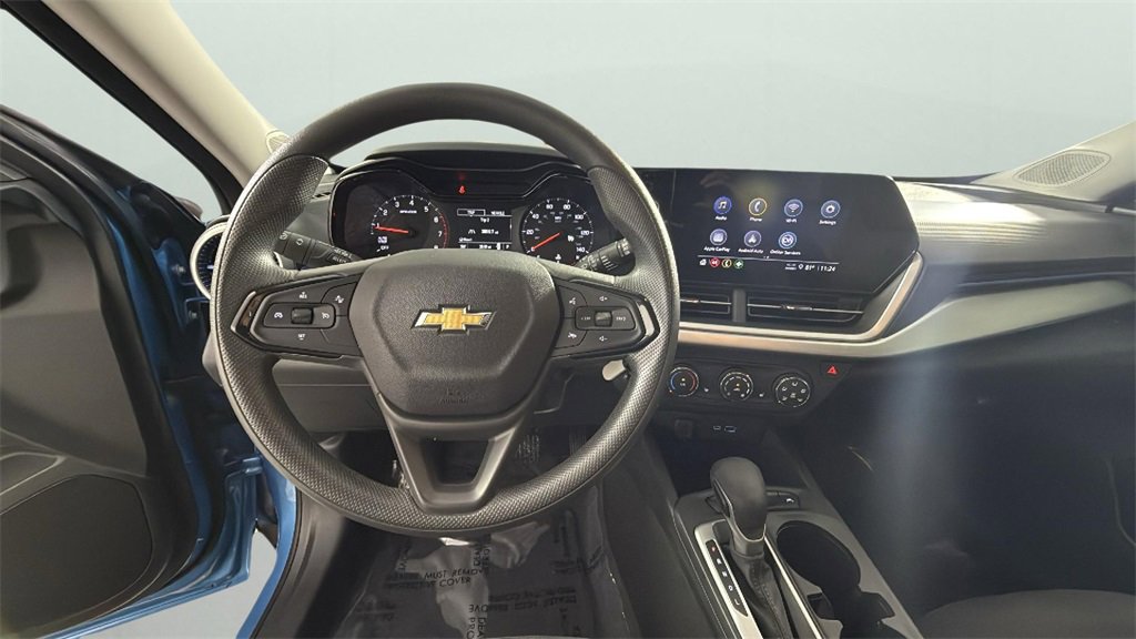 2025 Chevrolet Trax LS photo 17
