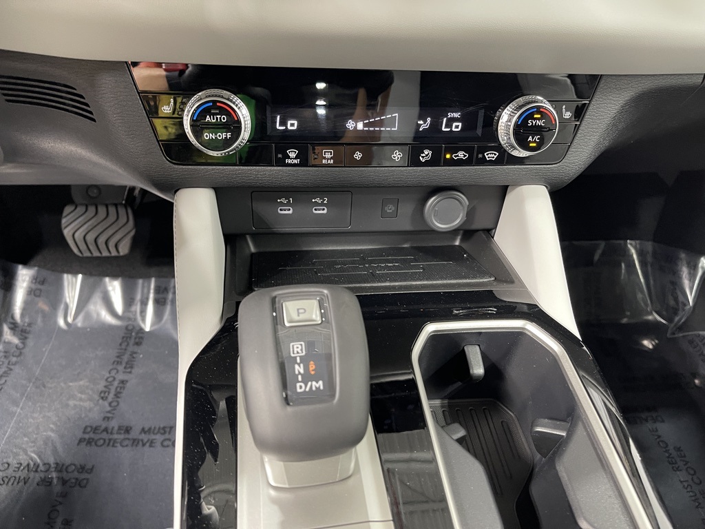 2025 Mitsubishi Outlander SE photo 11