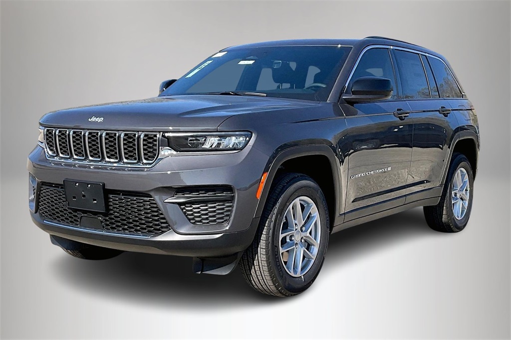 2025 Jeep Grand Cherokee Laredo X photo 2