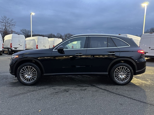2026 Mercedes Benz GLC 300 4MATIC photo 4
