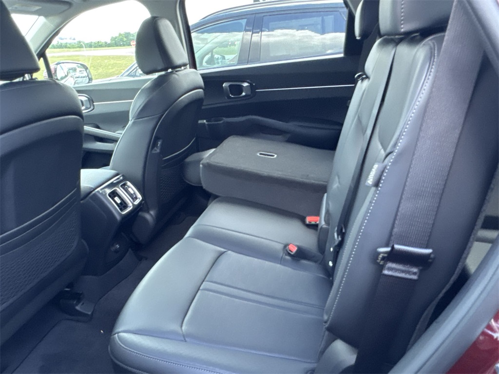 2025 Kia Sorento S photo 27