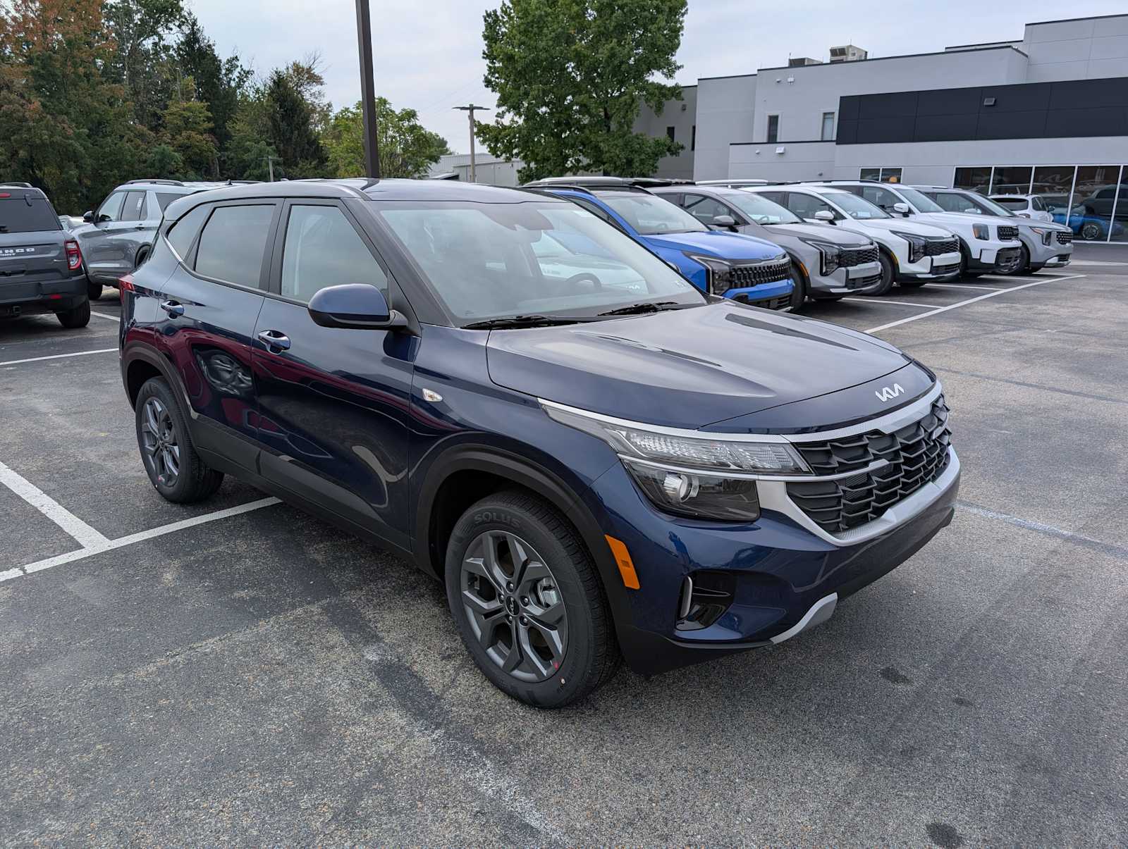 2026 Kia Seltos LX photo 6
