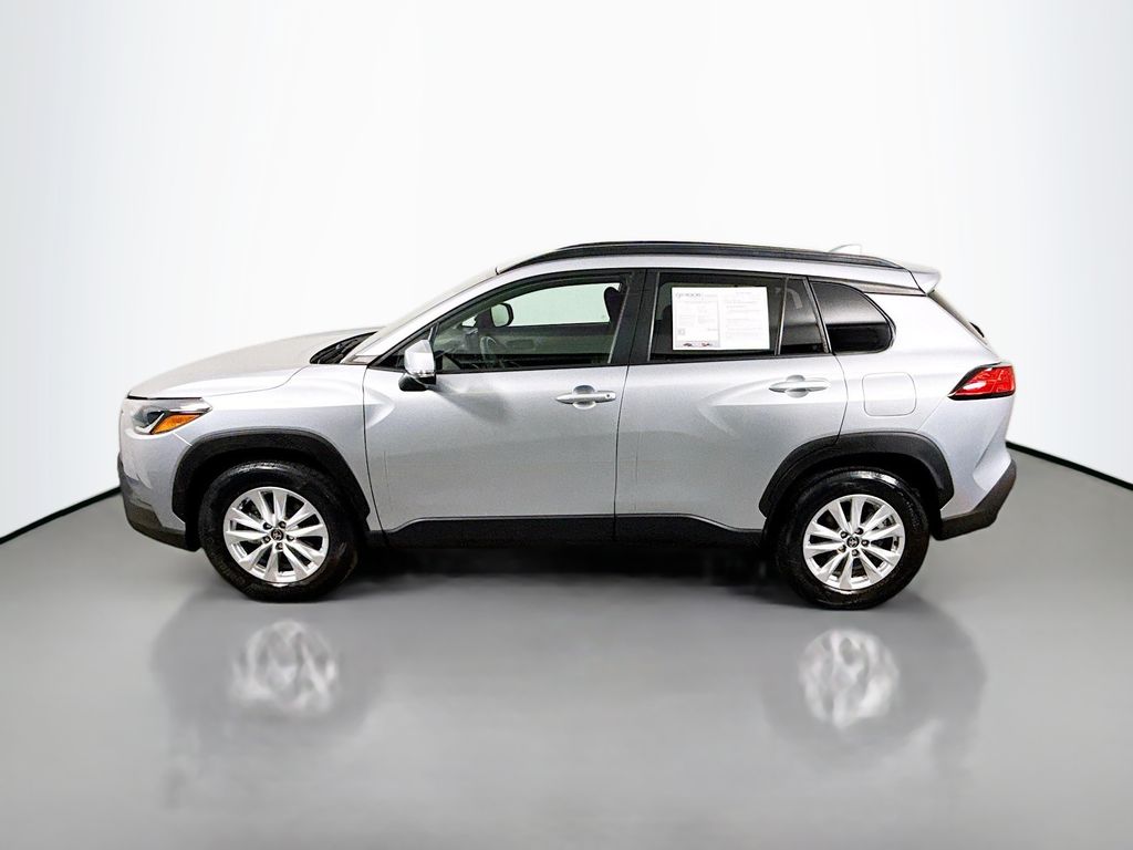 2022 Toyota Corolla Cross LE photo 4