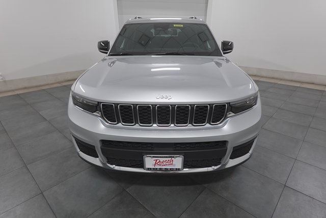 2025 Jeep Grand Cherokee Laredo X photo 2