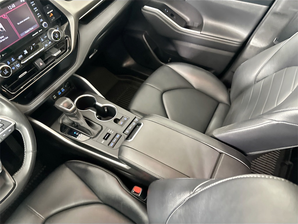 2022 Toyota Highlander XLE photo 26