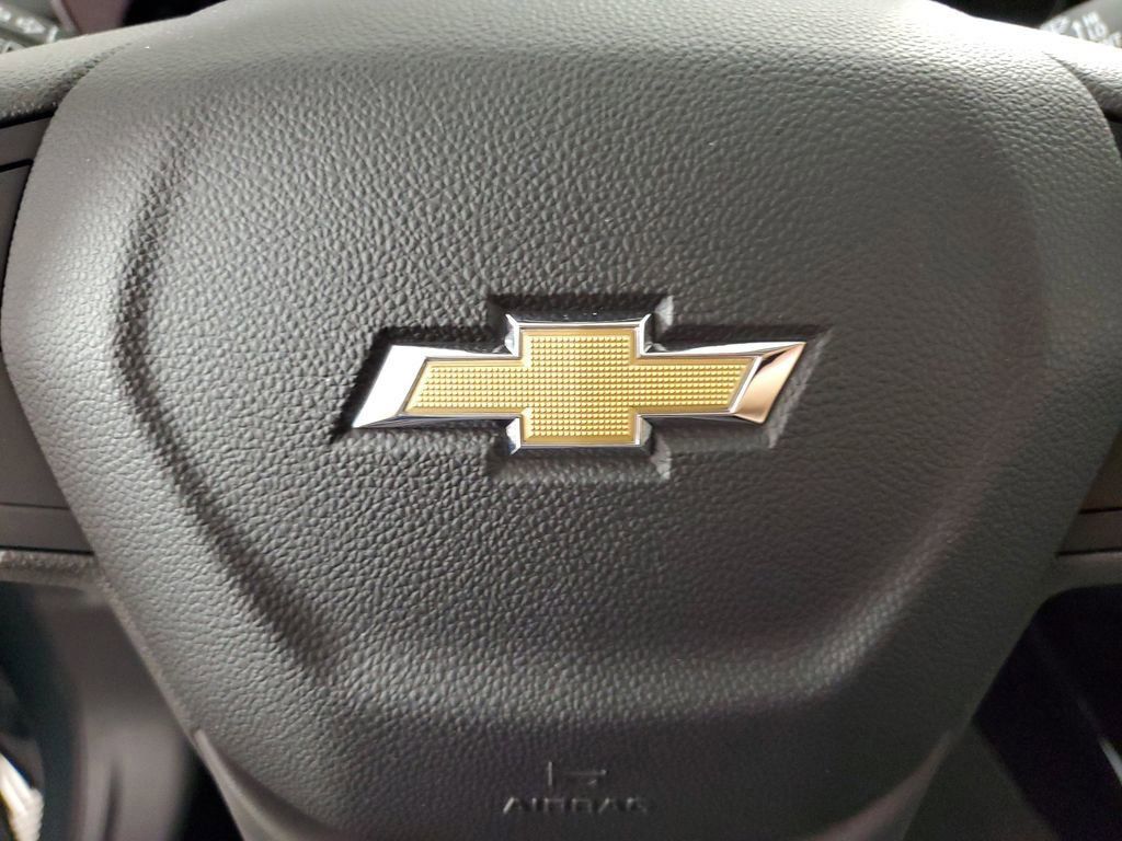 2025 Chevrolet Trax LT photo 19