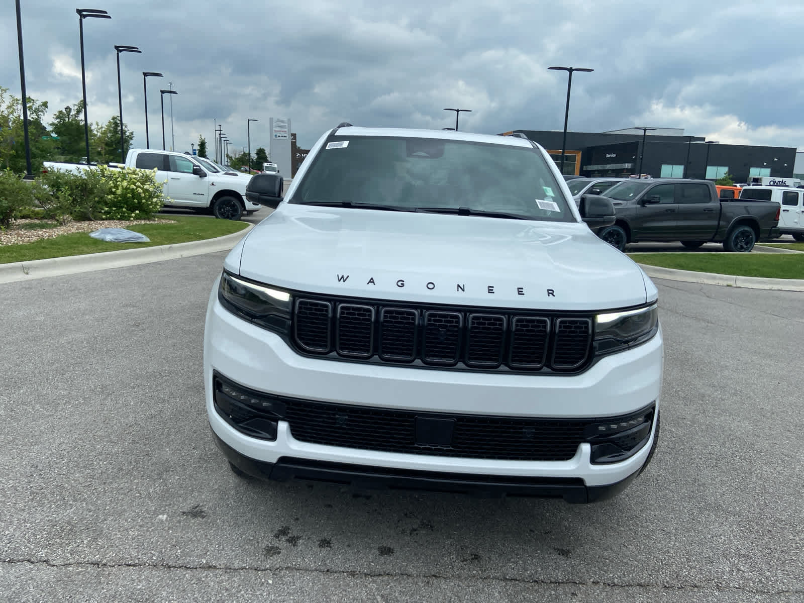 2025 Jeep Wagoneer L Series II Carbide photo 3