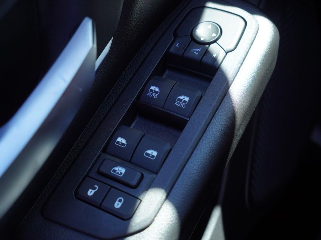 New 2026 Granite Crystal Metallic Clear-Coat Exterior Paint RAM Big Horn Night Edition image 15