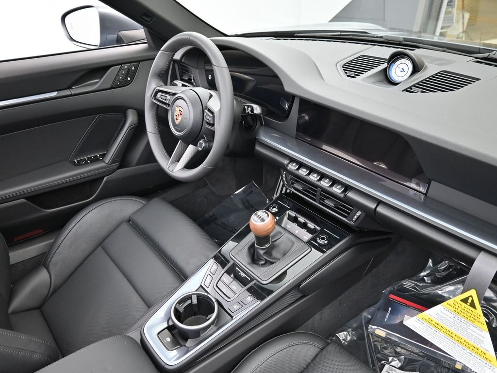 2026 Porsche 911 T photo 8