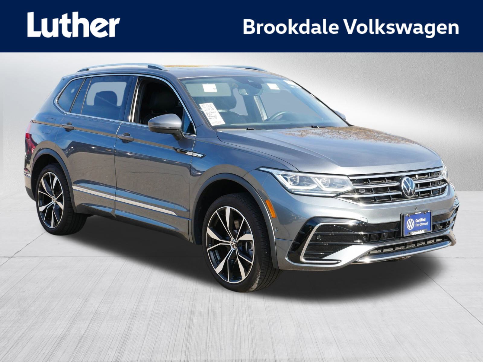 2023 Volkswagen Tiguan SEL R-LINE's photo