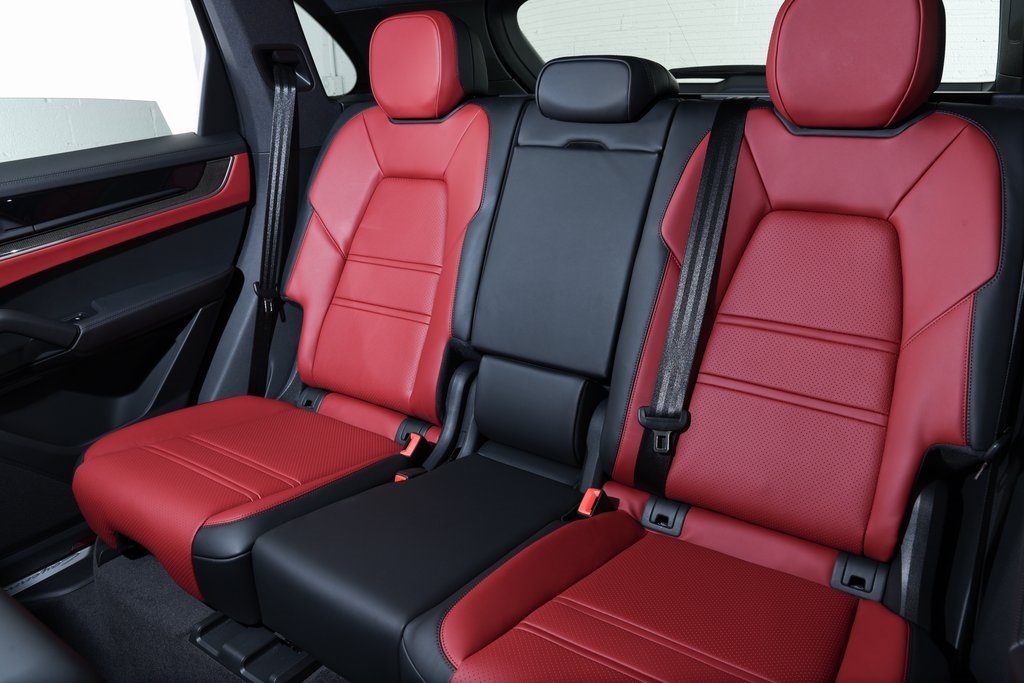 2026 Porsche Cayenne S photo 26