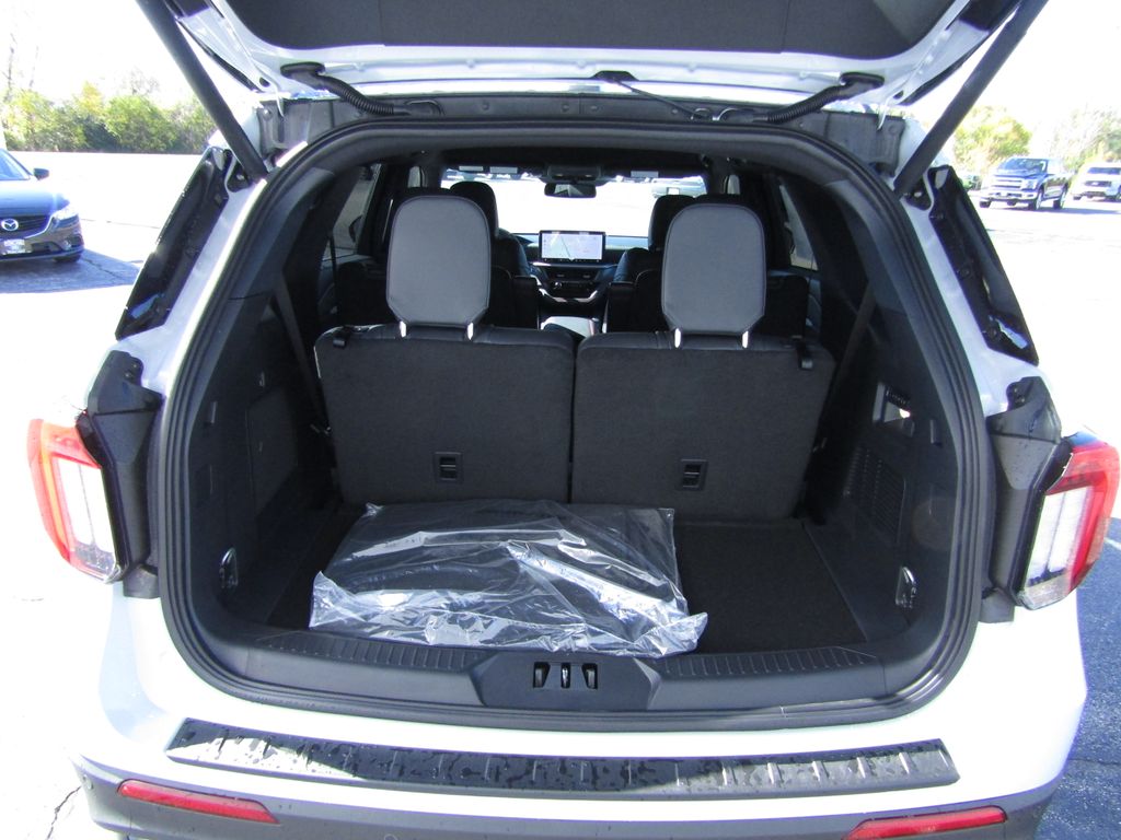 2026 Ford Explorer ST photo 4