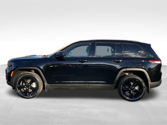 2025 Jeep Grand Cherokee Limited photo 2