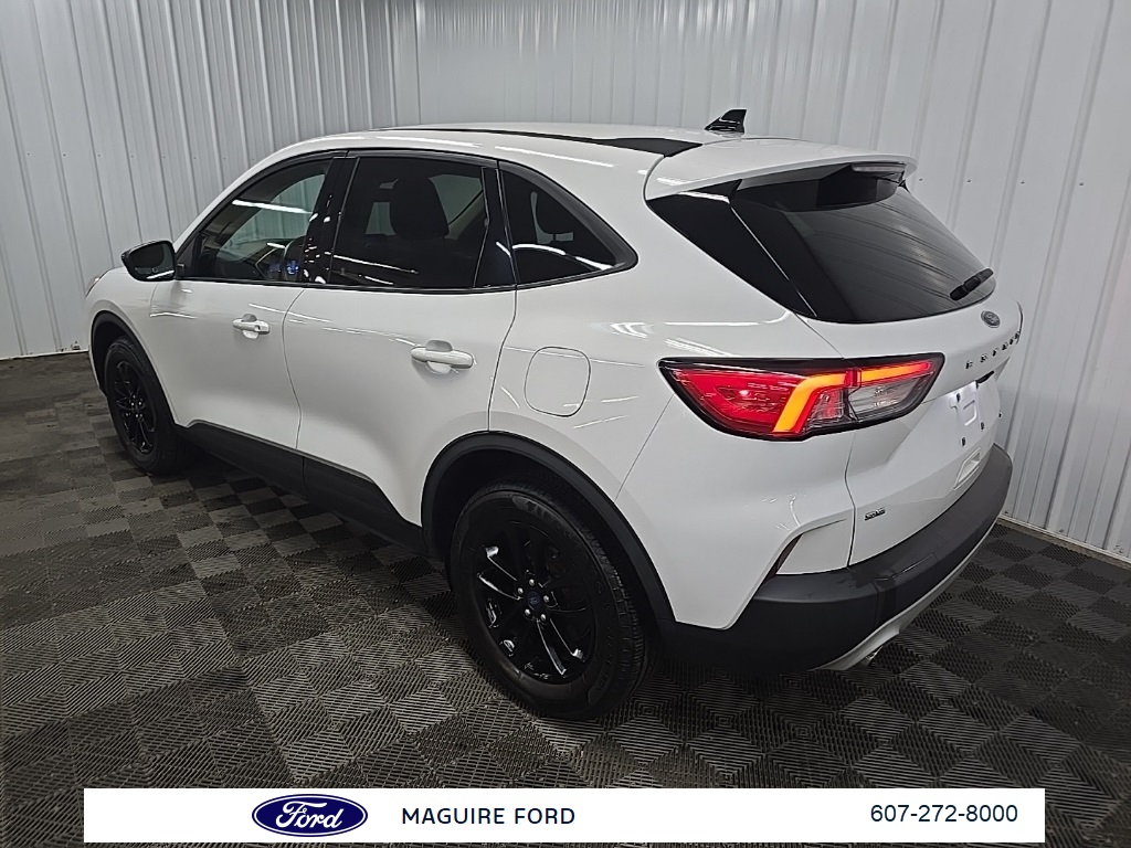 2020 Ford Escape SE Sport Hybrid photo 9
