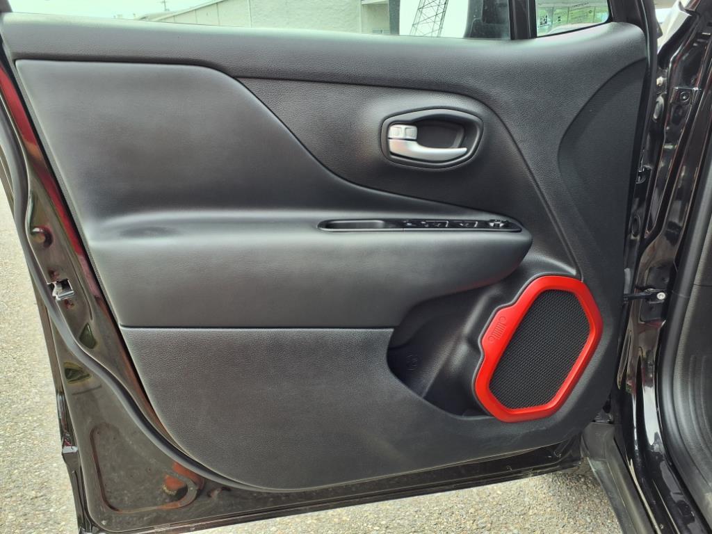 2023 Jeep Renegade Trailhawk photo 4