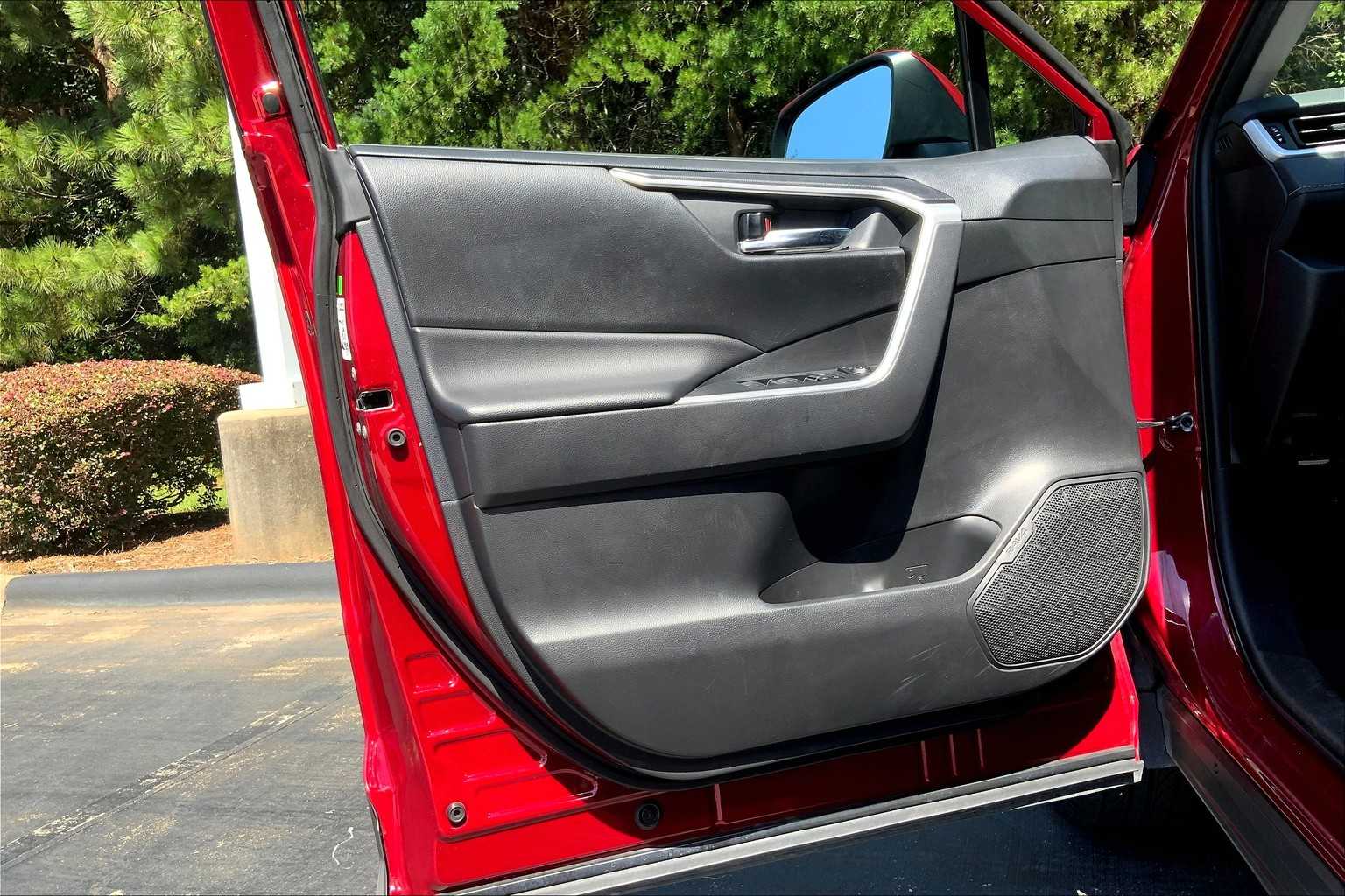 2023 Toyota RAV4 XLE photo 20