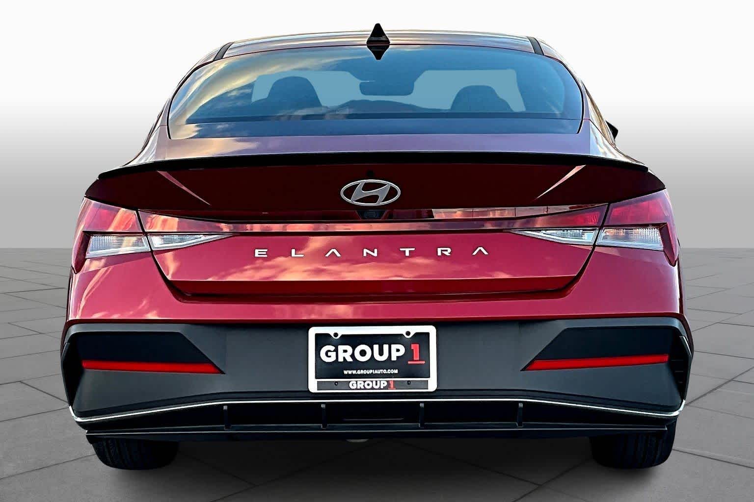 2025 Hyundai Elantra SEL Sport photo 4