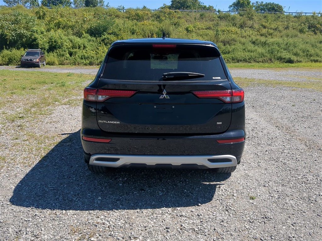 2022 Mitsubishi Outlander SE photo 3