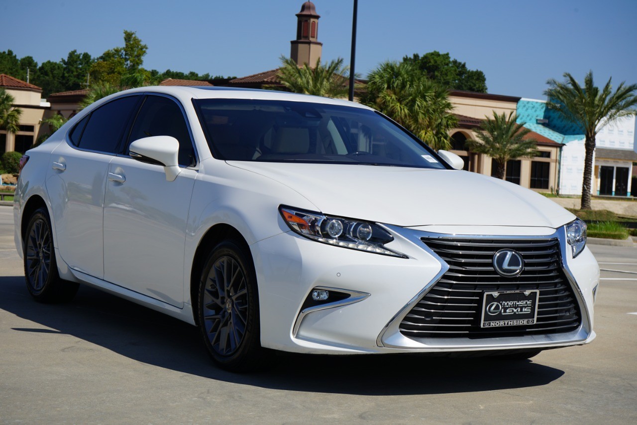 2017 Lexus ES 350 photo 3