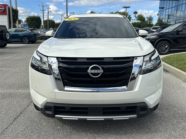 2024 Nissan Pathfinder Platinum photo 2