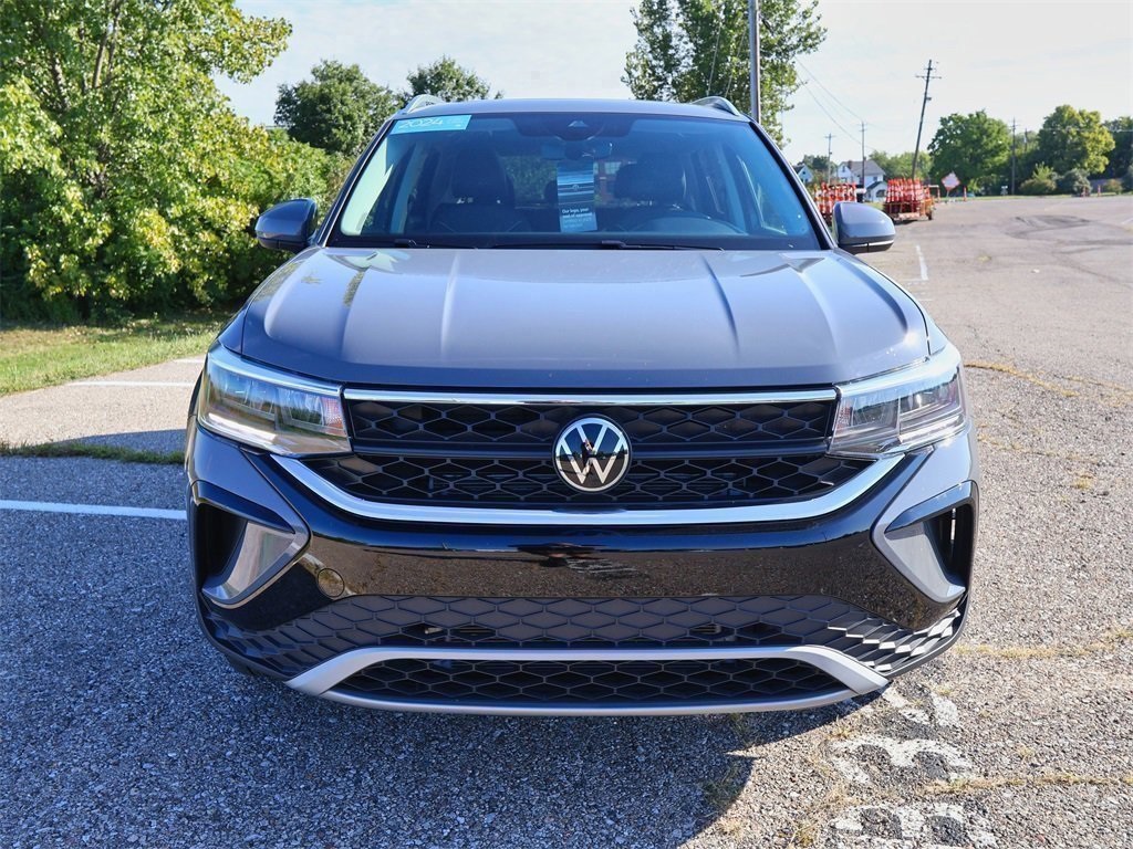 2024 Volkswagen Taos SE photo 7