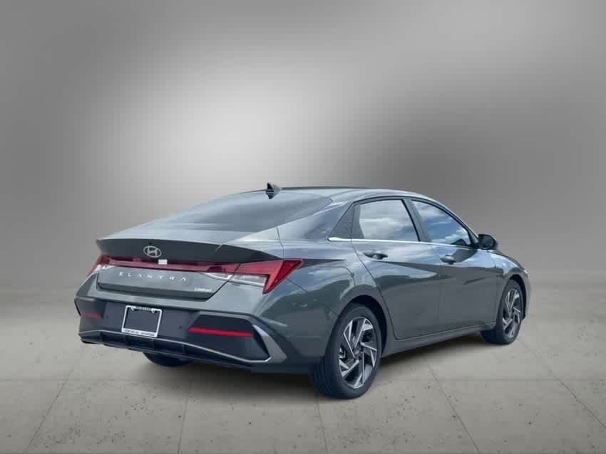 2024 Hyundai Elantra Limited photo 9