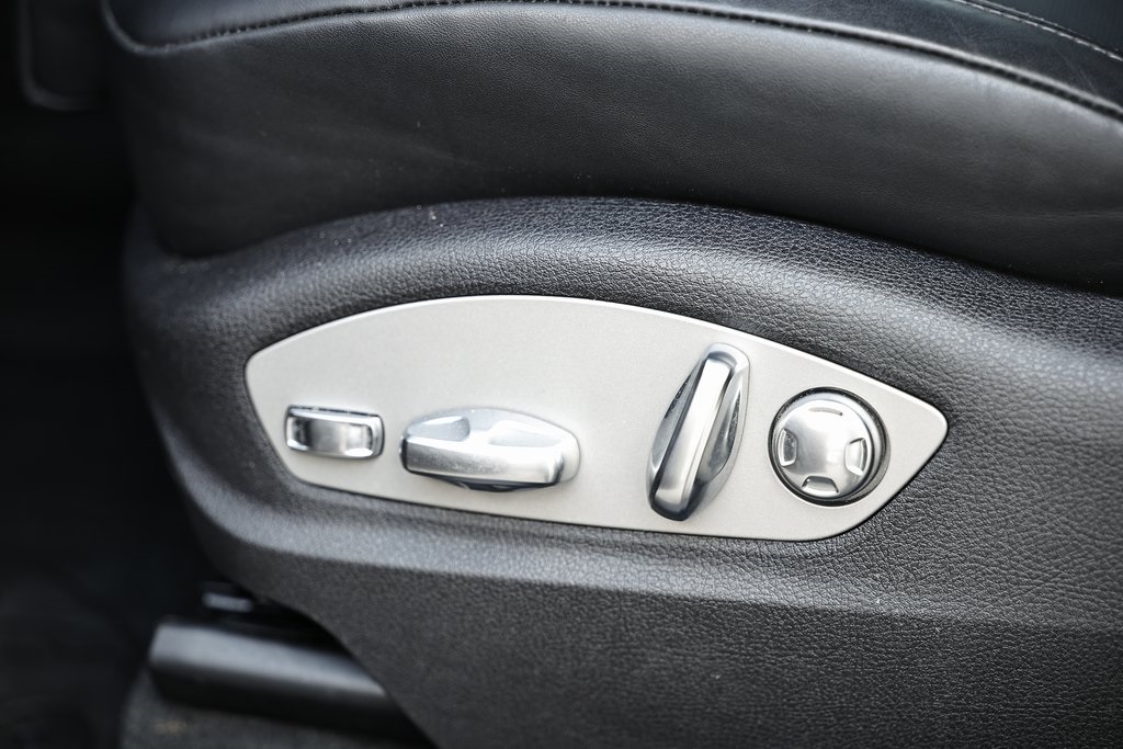 2024 Porsche Macan T photo 26