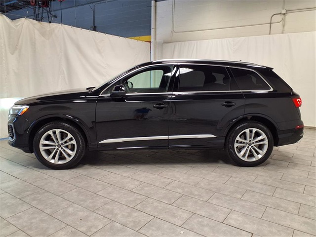 2025 Audi Q7 55 Premium Plus photo 2