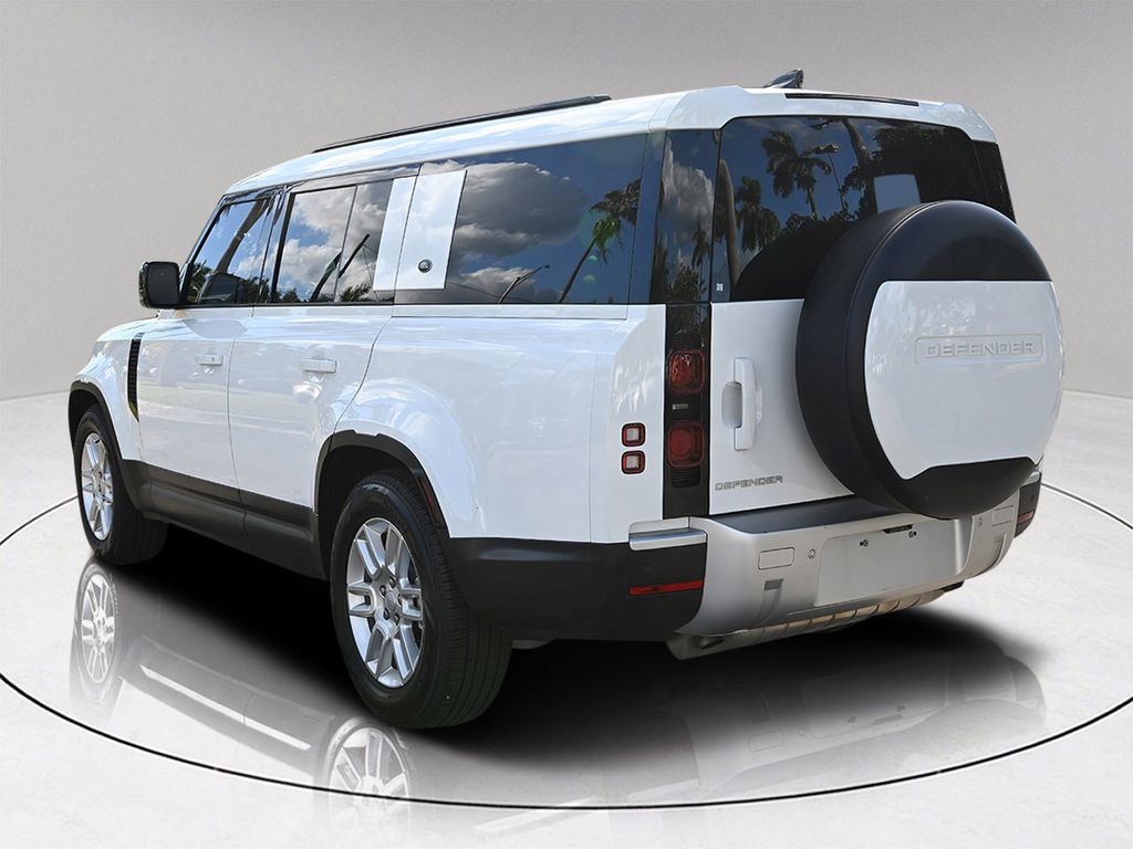 2024 Land Rover Defender 130 S photo 4