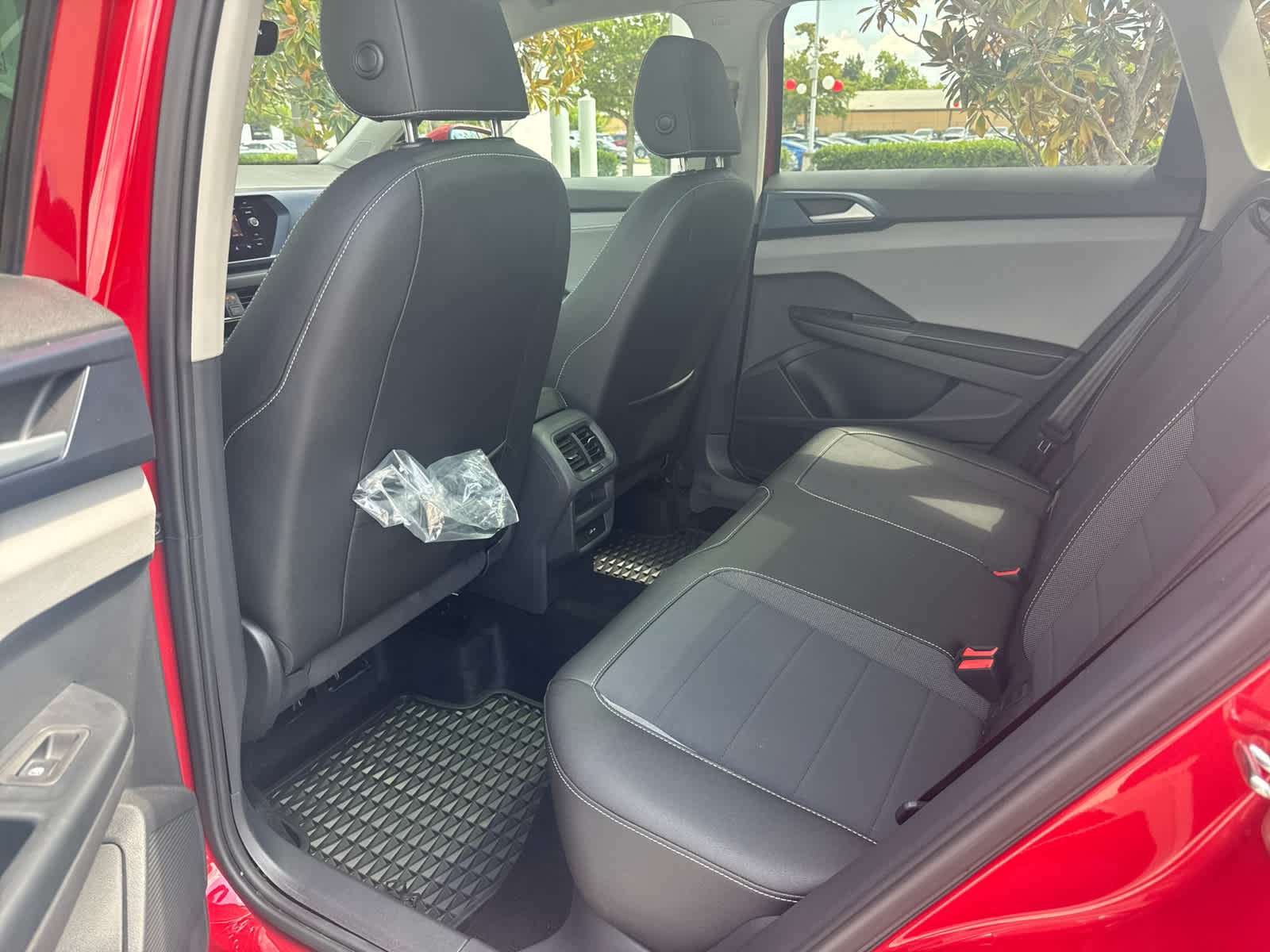 2024 Volkswagen Taos SE photo 8