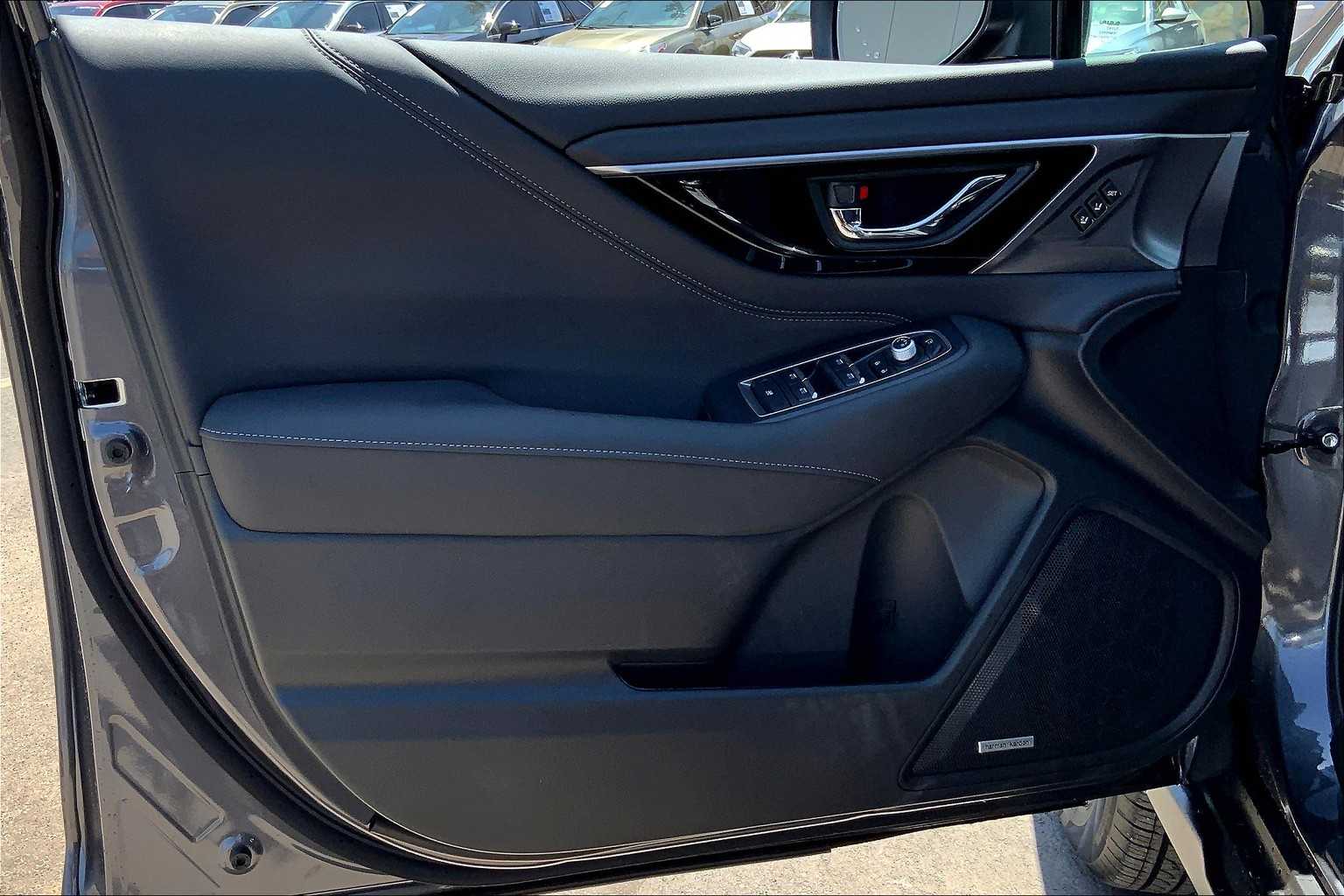 2025 Subaru Outback Touring XT photo 10