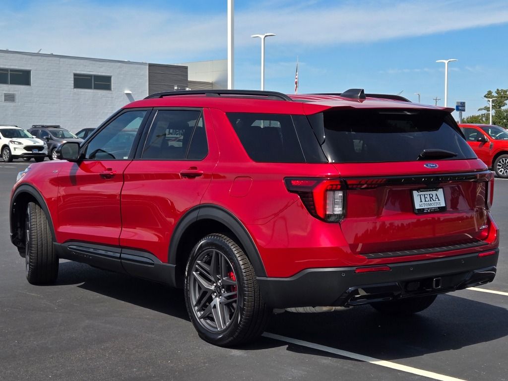 2025 Ford Explorer ST-Line photo 15
