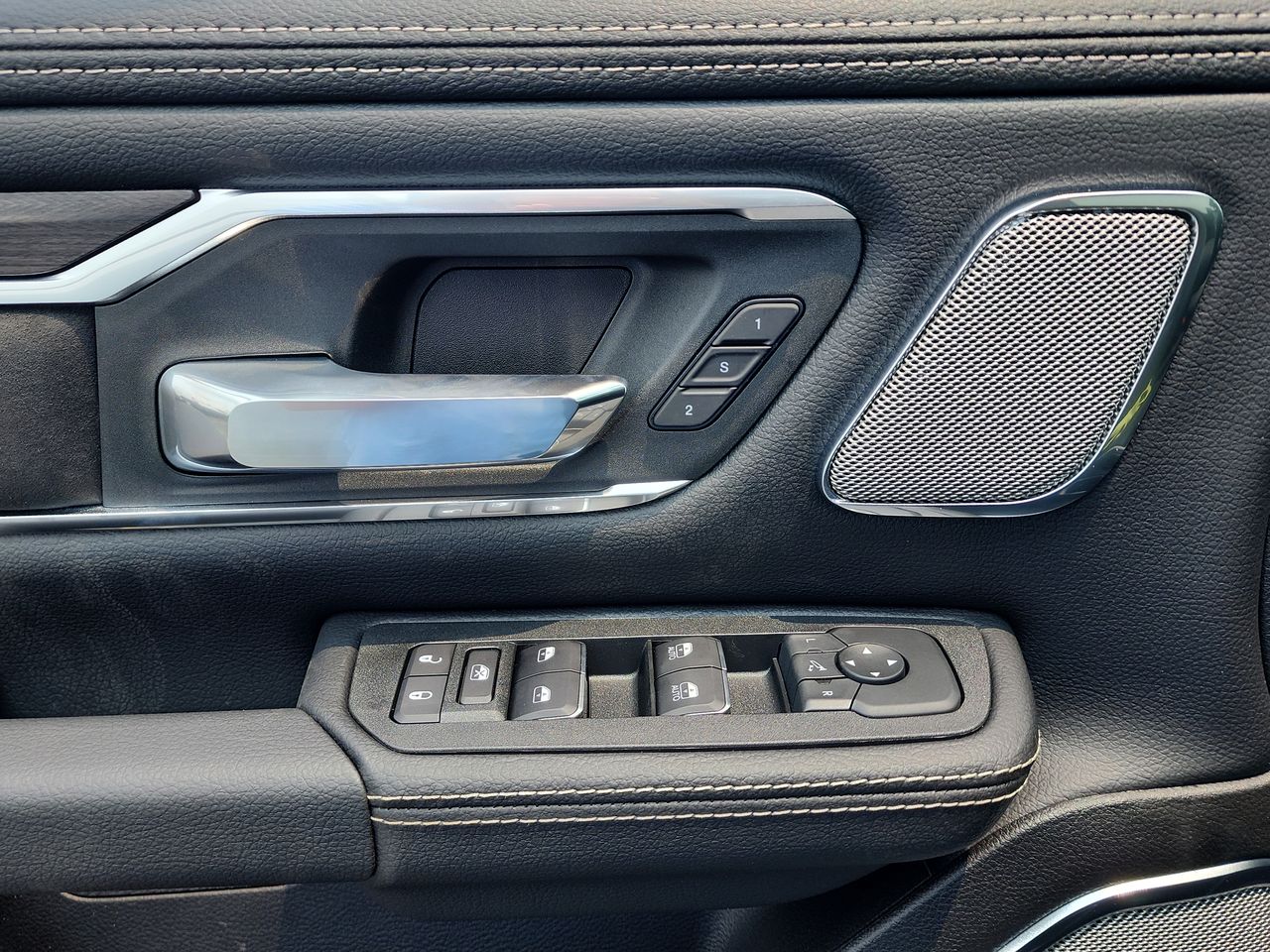 2025 Ram 1500 Laramie photo 12