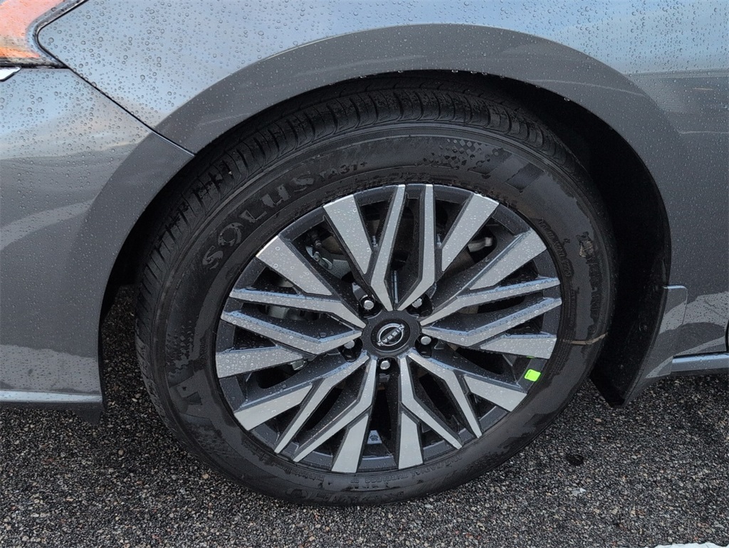 2025 Nissan Altima 2.5 SV photo 5